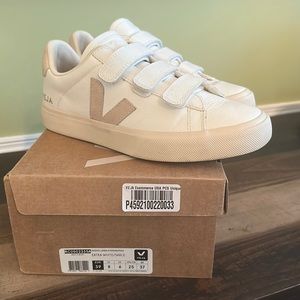 Veja Extra White/Sable velcro size 39